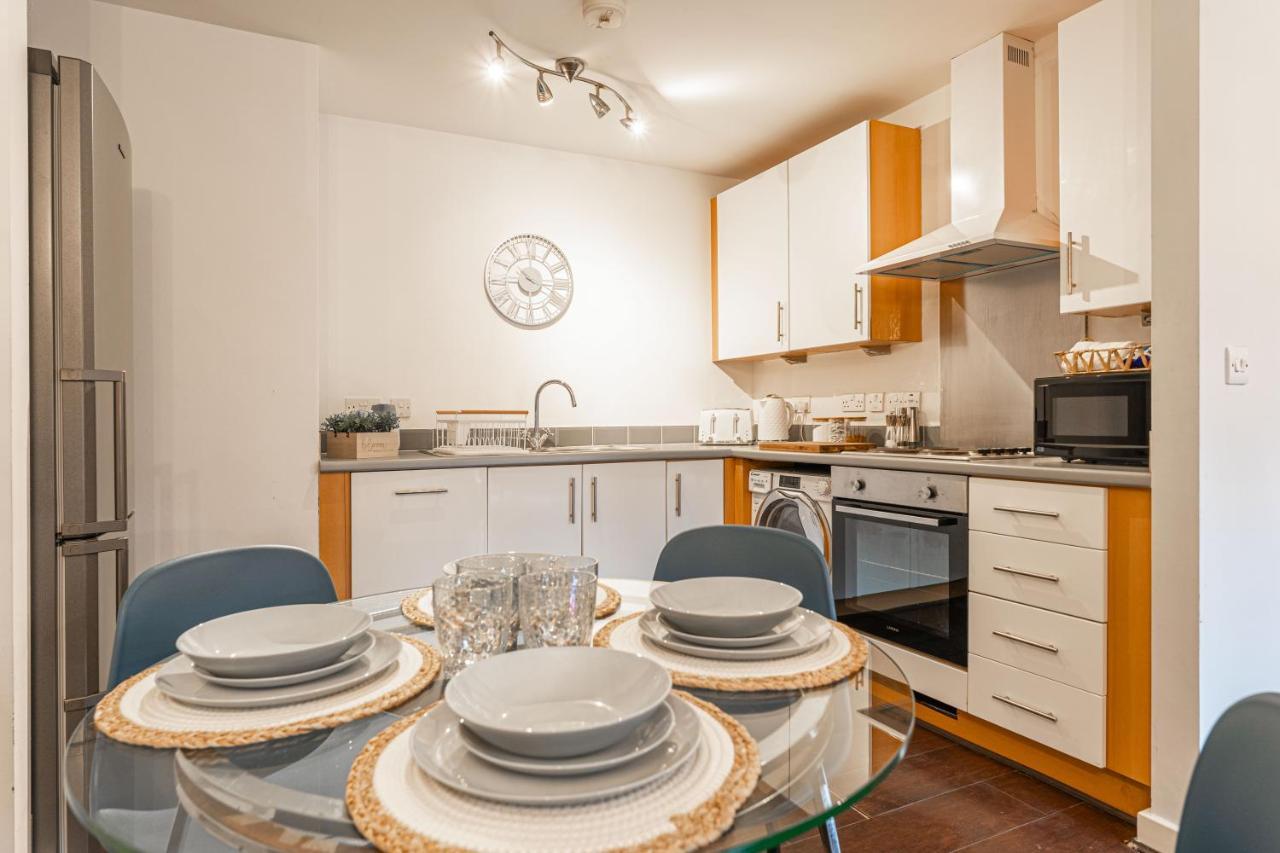 City Centre Flat Ideal For Contractors, Families & Relocators - Disable People Welcome - Free Parking, Fast Wifi, Smart Tv And 2 Bathrooms, 7Min Walk From Train Station! Coventry Kültér fotó