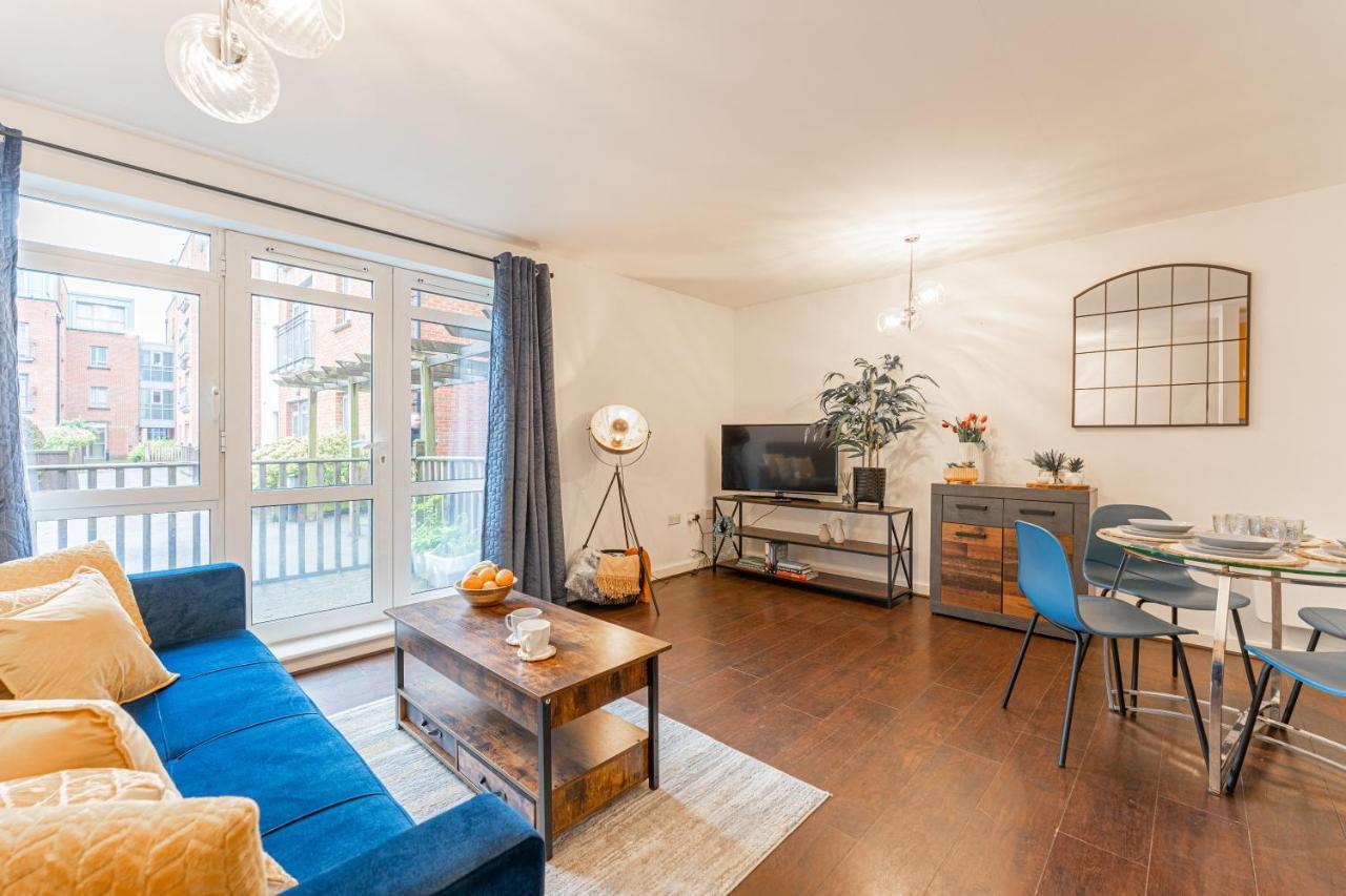 City Centre Flat Ideal For Contractors, Families & Relocators - Disable People Welcome - Free Parking, Fast Wifi, Smart Tv And 2 Bathrooms, 7Min Walk From Train Station! Coventry Kültér fotó