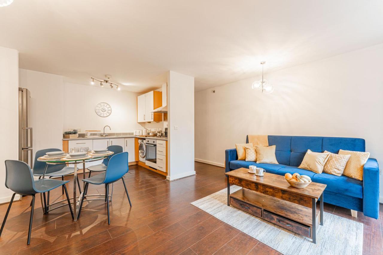 City Centre Flat Ideal For Contractors, Families & Relocators - Disable People Welcome - Free Parking, Fast Wifi, Smart Tv And 2 Bathrooms, 7Min Walk From Train Station! Coventry Kültér fotó