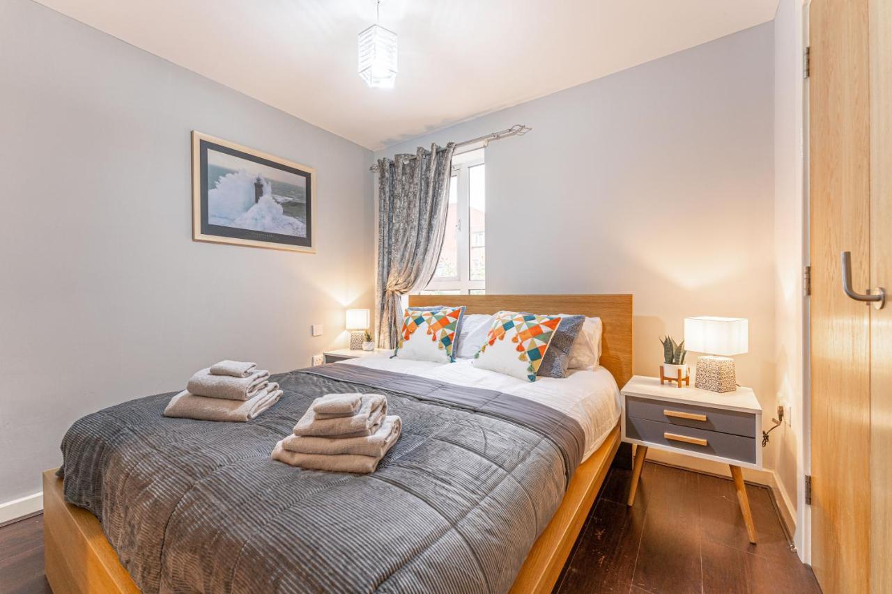 City Centre Flat Ideal For Contractors, Families & Relocators - Disable People Welcome - Free Parking, Fast Wifi, Smart Tv And 2 Bathrooms, 7Min Walk From Train Station! Coventry Kültér fotó