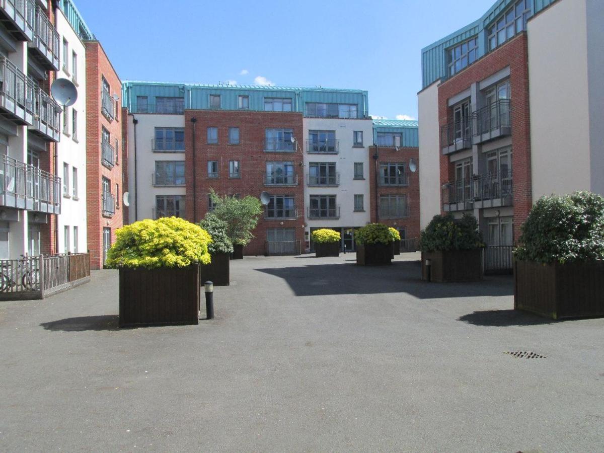 City Centre Flat Ideal For Contractors, Families & Relocators - Disable People Welcome - Free Parking, Fast Wifi, Smart Tv And 2 Bathrooms, 7Min Walk From Train Station! Coventry Kültér fotó